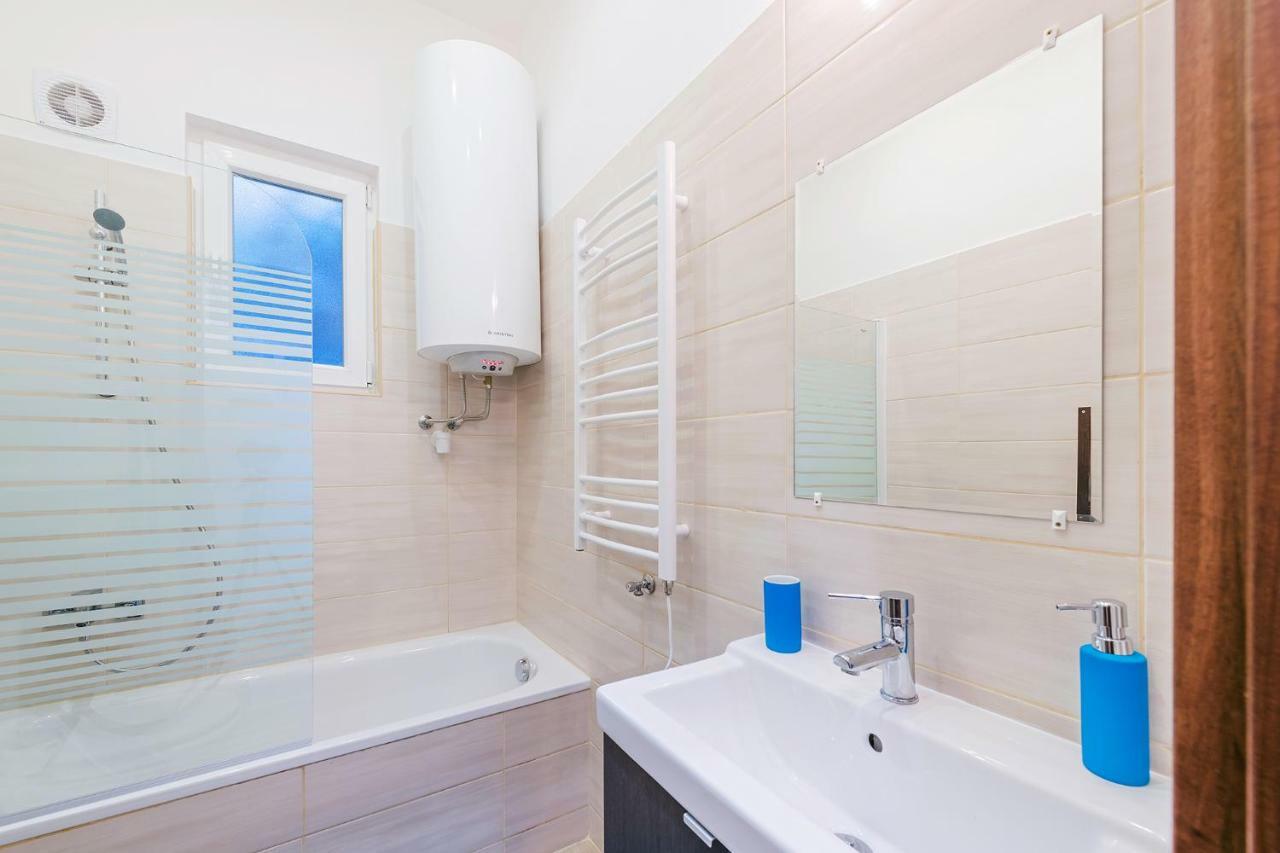 Parking, Ac, 2 Bedroom Design Flat In The Center * Budapest